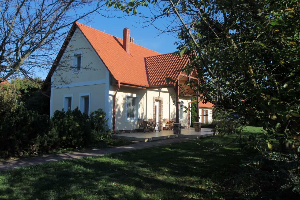 Gurudeva Bhavan – Eco Village Somogyvámos Buitenkant foto